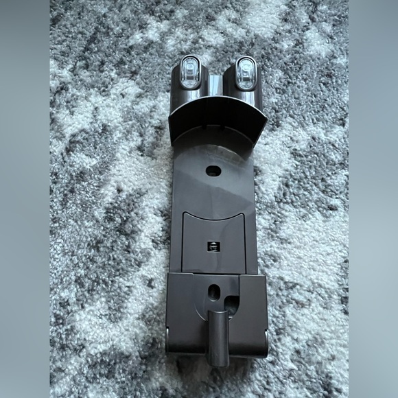 Dyson Charging Station - Picture 12 of 15